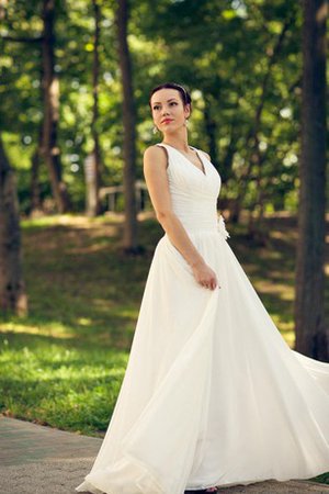 A-Line V-Ausschnitt Natürliche Taile Schlichtes Brautkleid mit Blume