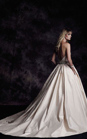 Herz-Ausschnitt Ärmelloses Bodenlanges Romantisches Brautkleid mit Sweep Zug