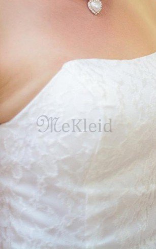 Spitze Natürliche Taile Duchesse-Linie Ärmellos Brautkleid aus Tüll