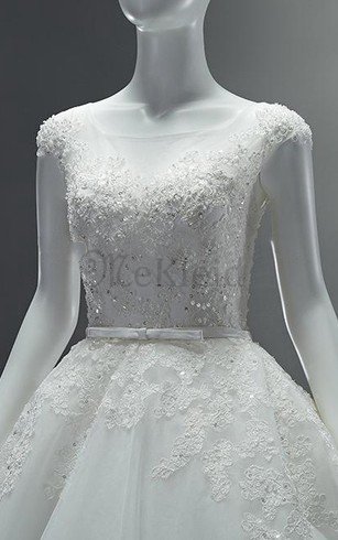 A linie Schaufel-Ausschnitt Perlenbesetztes Brautkleid aus Tüll mit Natürlicher Taille