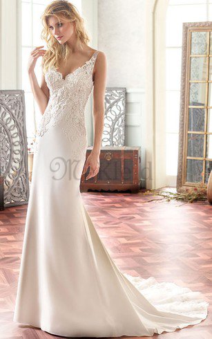 Klassisches Chiffon Plissiertes Luxus Brautkleid mit V-Ausschnitt
