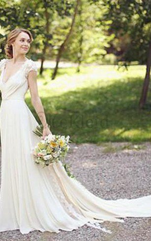 Chiffon Gerüschtes Romantisches Luxus Brautkleid mit Blume