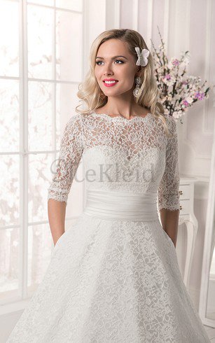 Gekerbter Ausschnitt Elegantes Konservatives Brautkleid mit Bordüre mit Kristall