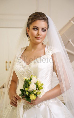 V-Ausschnitt Duchesse-Linie Satin Bodenlanges Brautkleid mit Kurzen Ärmeln