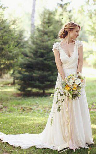 Chiffon Gerüschtes Romantisches Luxus Brautkleid mit Blume