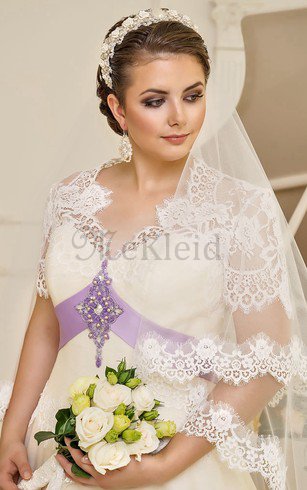 Perlenbesetztes V-Ausschnitt Spitze Brautkleid mit Bordüre mit Rücken Schnürung