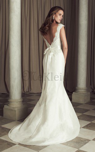 Spitze V-Ausschnitt Natürliche Taile Romantisches Brautkleid mit Blume