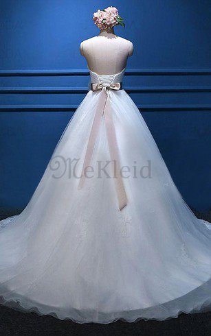 Spitze Herz-Ausschnitt Ärmelloses Brautkleid mit Bordüre mit Schleife