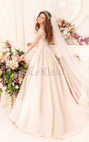 A-Line Schaufel-Ausschnitt Bodenlanges Konservatives Brautkleid mit Kapelle Schleppe