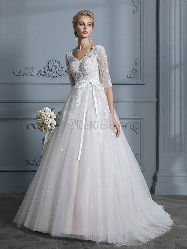 Duchesse-Linie Natürliche Taile V-Ausschnitt Niedlich Brautkleid mit Bordüre aus Tüll