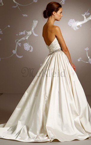 Klassisches Rückenfreies Sweep Zug Juwel Ausschnitt Ärmellos Brautkleid