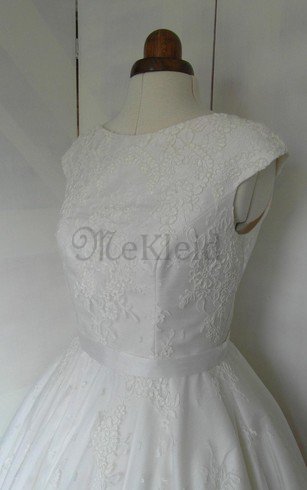 Reißverschluss Kurze Ärmeln Schlichtes Brautkleid mit Bordüre mit Gekappten Ärmeln