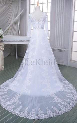 Ein Schulterfreies Reißverschluss Bodenlanges Brautkleid aus Spitze mit Perlen